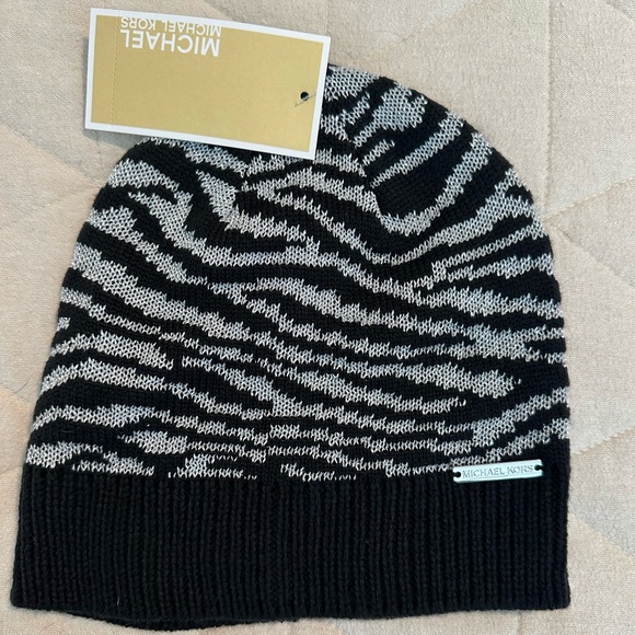 Michael Kors Beanie new with tags - Picture 1 of 3